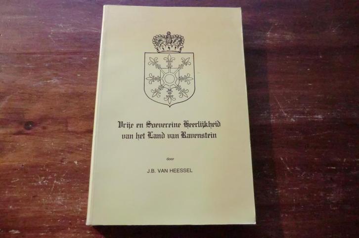 boek - het Land van Ravenstein - J.B. van Heesel / Uden, Boeken, Geschiedenis | Stad en Regio, Gelezen, Ophalen of Verzenden