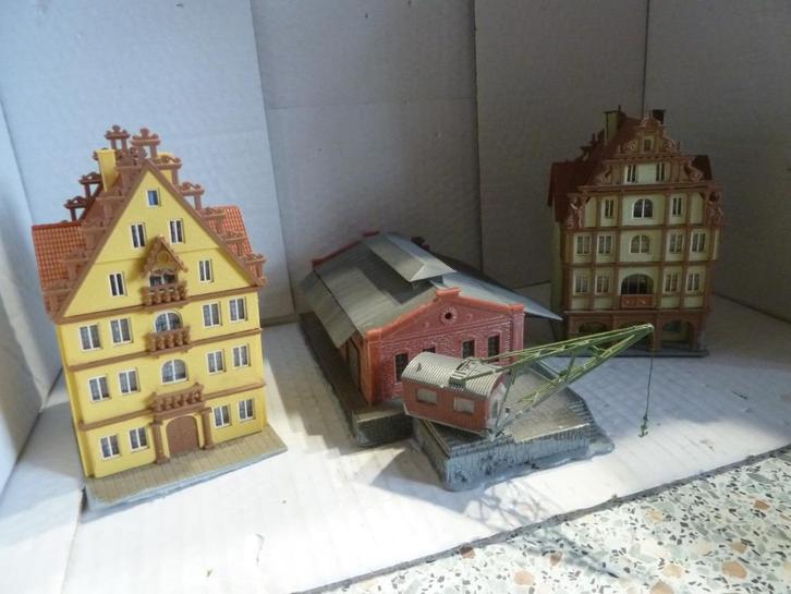 3 x gebouwde huizen voor N spoor, Hobby en Vrije tijd, Modeltreinen | N-Spoor, Gebruikt, Brug, Tunnel of Gebouw, Gelijkstroom of Wisselstroom