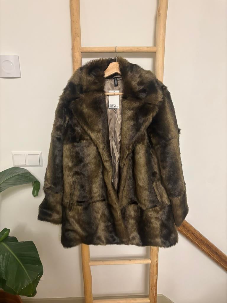 Brand new faux-fur jacket/Nieuwe faux-fur jas, Ophalen of Verzenden, Nieuw, Maat 38/40 (M), Bruin