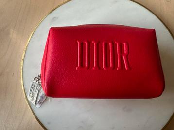 Nieuw rood make-up tasje Dior beschikbaar voor biedingen