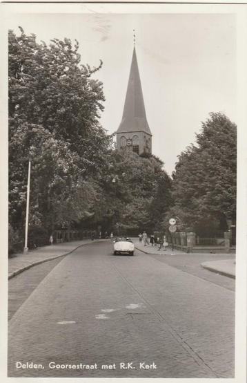 Delden (Ov) - Goorsestraat met R.K. Kerk, ca. 1958. beschikbaar voor biedingen