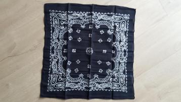 sjaaltje / bandana zwart - wit beschikbaar voor biedingen