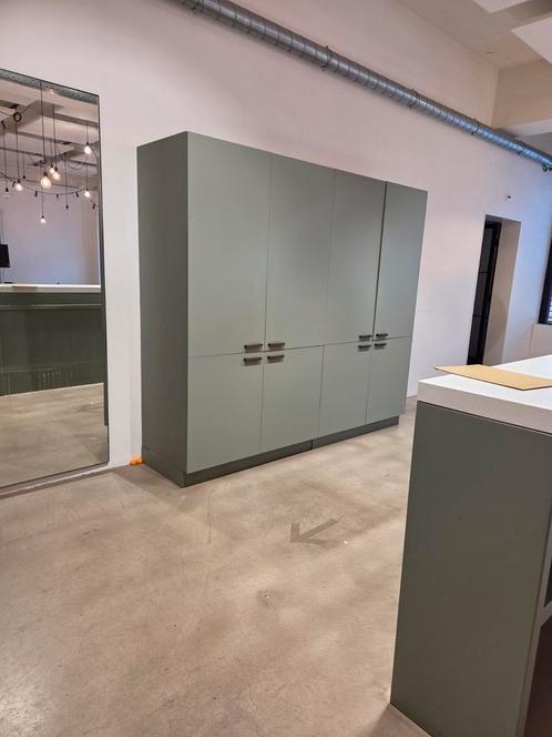 Keukenwand inclusief 2 inbouw app & kasten & toonbank,, Huis en Inrichting, Keuken | Complete keukens, Gebruikt, Dubbelwandige keuken