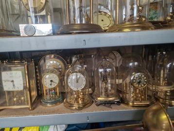 Stolp klokken  meeste niet werkend beschikbaar voor biedingen