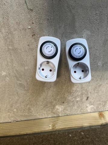 Analoge Tijdschakelaar Stopcontact - 2 stuks beschikbaar voor biedingen