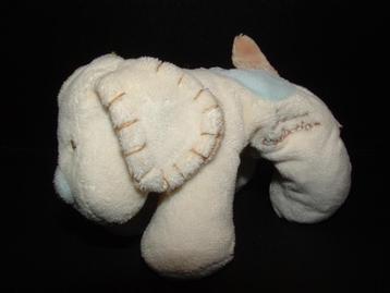 TIAMO HOND VELOURS WIT MET BLAUWE ACCENTEN EN beschikbaar voor biedingen