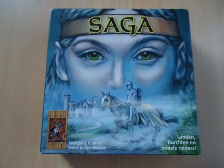 Saga, kaartspel 999 games, Hobby en Vrije tijd, Gezelschapsspellen | Kaartspellen, Zo goed als nieuw, Een of twee spelers, Drie of vier spelers