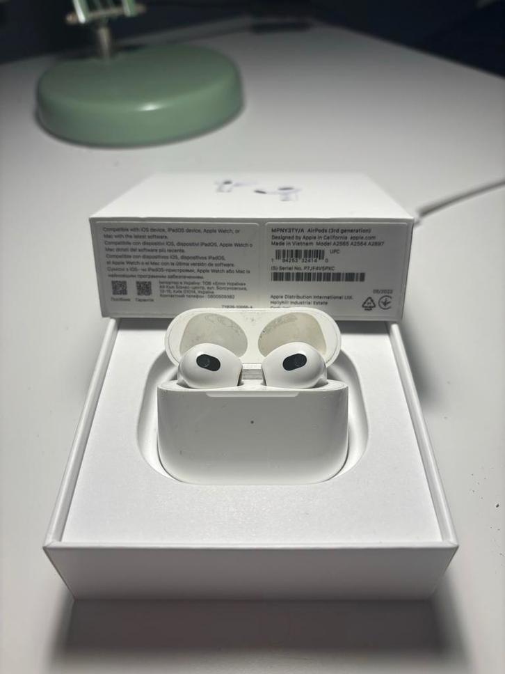 AirPods 3 defect: Alleen rechter oortje werkt, Telecommunicatie, Mobiele telefoons | Oordopjes, Niet werkend, In oorschelp (earbud)