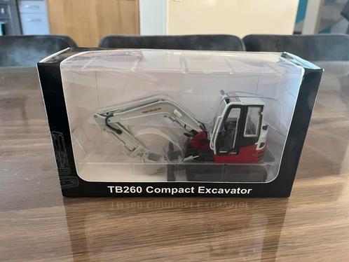 Takeuchi TB 260 minigraver nieuw in doos, Hobby en Vrije tijd, Modelauto's | 1:32, Nieuw, Tractor of Landbouw, Overige merken