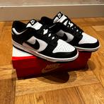Nike Dunk Low Panda - Maat 41 & 42.5, Kleding | Heren, Schoenen, Zwart, Nike, Nieuw, Ophalen of Verzenden