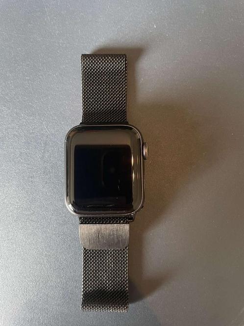 Apple watch se - 1e generatie, Sieraden, Tassen en Uiterlijk, Smartwatches, Zo goed als nieuw, iOS, Zwart, Ophalen of Verzenden