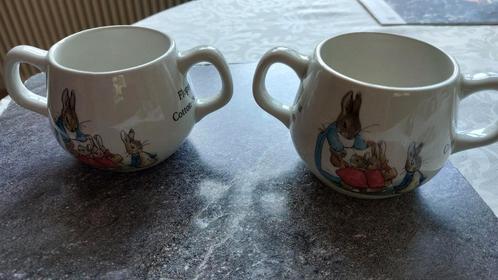Te koop: 2 Bekers Beatrix Potterservies Wedgwood, Antiek en Kunst, Antiek | Servies los, Ophalen of Verzenden