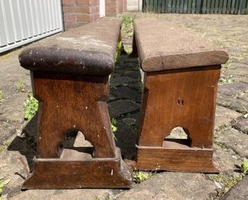 Brocante oud houten kerkbankje - kinderbankje zonder leuning beschikbaar voor biedingen