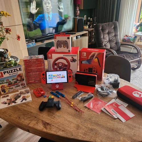 Switch Mario Red Edition (cib) met 19 games en extra's !, Spelcomputers en Games, Spelcomputers | Nintendo Switch, Zo goed als nieuw