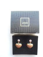 Avon oorstekers in de vorm van hartjes met strass steen, Overige materialen, Hangers, Nieuw, Ophalen of Verzenden