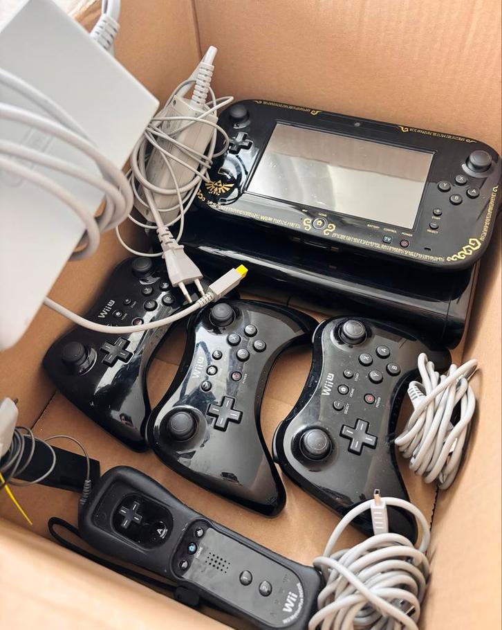 Nintendo WiiU Zelda Edition + 3 Controllers + 1 Nunchuk ++, Spelcomputers en Games, Spelcomputers | Nintendo Wii U, Gebruikt, Met 3 controllers of meer