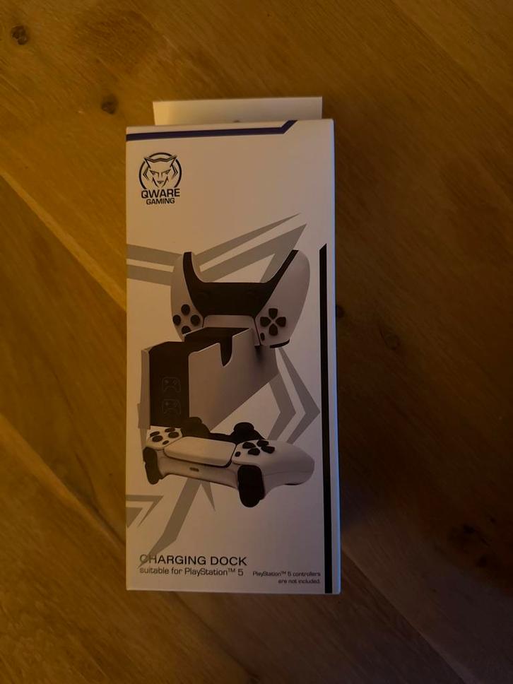 Qware Gaming Charging Dock voor PlayStation 5, Spelcomputers en Games, Spelcomputers | Xbox | Accessoires, Zo goed als nieuw, Voeding of Kabel