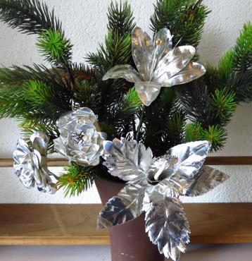 4 antieke handgemaakte bloemen zilver papier metaal draad beschikbaar voor biedingen