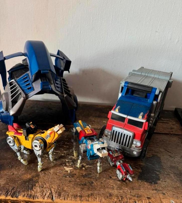 5 vintage Transformers 3 kleine en 2 grote oa helm, Verzamelen, Transformers, Zo goed als nieuw, Overige generaties, Ophalen of Verzenden