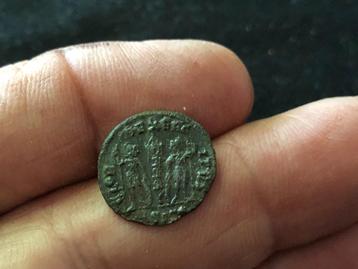 Romeinse munt bodemvondst VALENTINIANUS: LEGIOENS standaard! beschikbaar voor biedingen