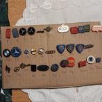 speldjes jaren 60 , automerken, Verzamelen, Speldjes, Pins en Buttons, Ophalen of Verzenden, Gebruikt, Merk, Speldje of Pin