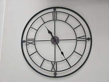 Wandklok 100cm doorsnede beschikbaar voor biedingen