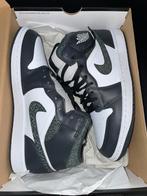 Jordan 1 Mid SE Off noir/ Black-White-Black maat 44, Kleding | Heren, Schoenen, Ophalen, Nike Jordan, Zwart, Nieuw