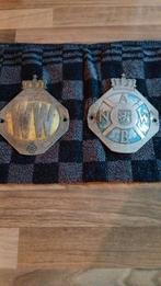 3 oude auto emblemen, Ophalen