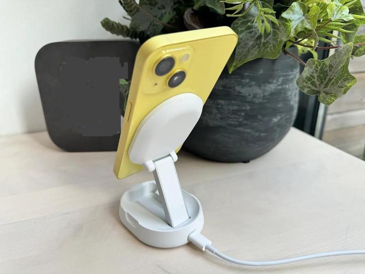 Belkin BoostCharge Qi2 inklapbare oplader, als nieuw, Telecommunicatie, Mobiele telefoons | Telefoon-opladers, Nieuw, Apple iPhone