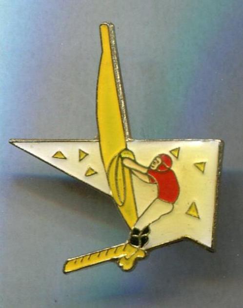 Surfer email op koper PIN ( BLAD6_618 ), Verzamelen, Speldjes, Pins en Buttons, Zo goed als nieuw, Speldje of Pin, Sport, Verzenden