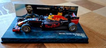Daniel Ricciardo - RB12 2016 beschikbaar voor biedingen