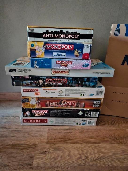 9 monopoly spellen helemaal compleet, Hobby en Vrije tijd, Gezelschapsspellen | Bordspellen, Zo goed als nieuw, Drie of vier spelers
