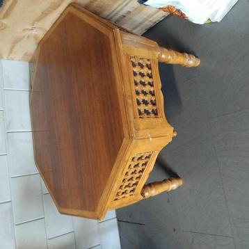 Marokkaanse tafel beschikbaar voor biedingen