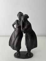 Peter Hoogerwerf, bronzen sculptuur; Twee vriendinnen, Ophalen