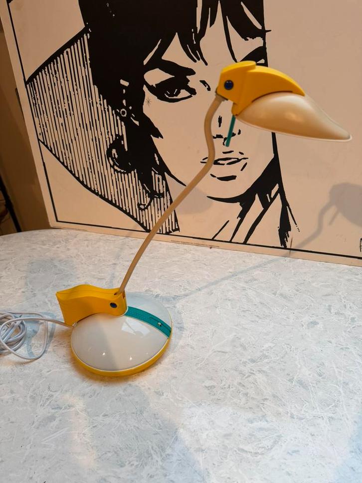 Super leuk Memphis style bureau of tafel lampje, Huis en Inrichting, Lampen | Tafellampen, Zo goed als nieuw, Minder dan 50 cm