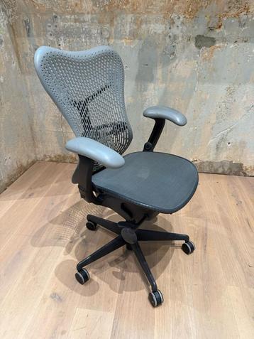 Herman Miller Mirra Bureaustoel – Ergonomisch & Design beschikbaar voor biedingen