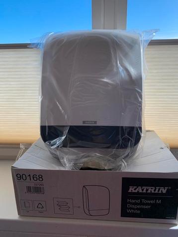 Papieren handdoek dispenser merk Katrin beschikbaar voor biedingen