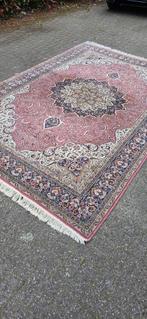 Prachtig groot handgeknoopt vintage oud roze Perzisch tapijt, Huis en Inrichting, Stoffering | Tapijten en Kleden, Perzisch, 200 cm of meer