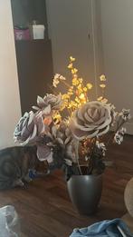 Mooie kunstbloemen met verlichting een een grote vaas, Zo goed als nieuw, Ophalen