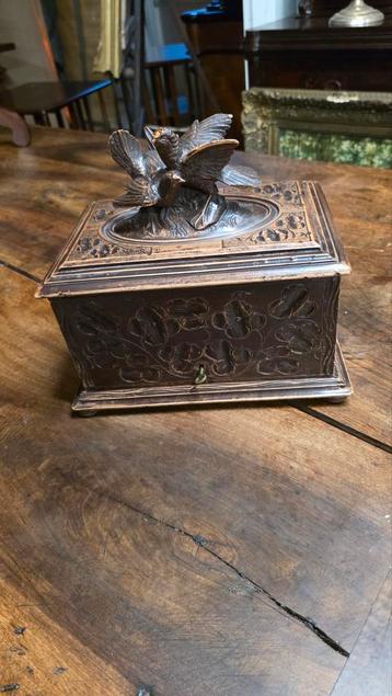 Black forest sigarendoos beschikbaar voor biedingen