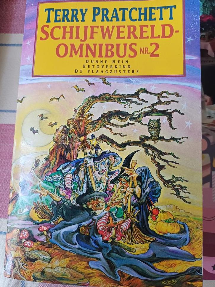 Terry Pratchett Schijfwereld-Omnibus deel 2., Boeken, Fantasy, Gelezen, Ophalen