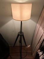 Zwarte Vloerlamp, Huis en Inrichting, Lampen | Vloerlampen, Ophalen, Zo goed als nieuw, Hout, 150 tot 200 cm