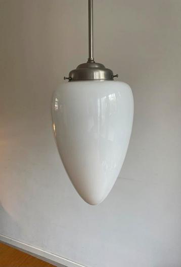 Vintage Art Deco stijl Menhir lamp - opaline jaren 30 design beschikbaar voor biedingen
