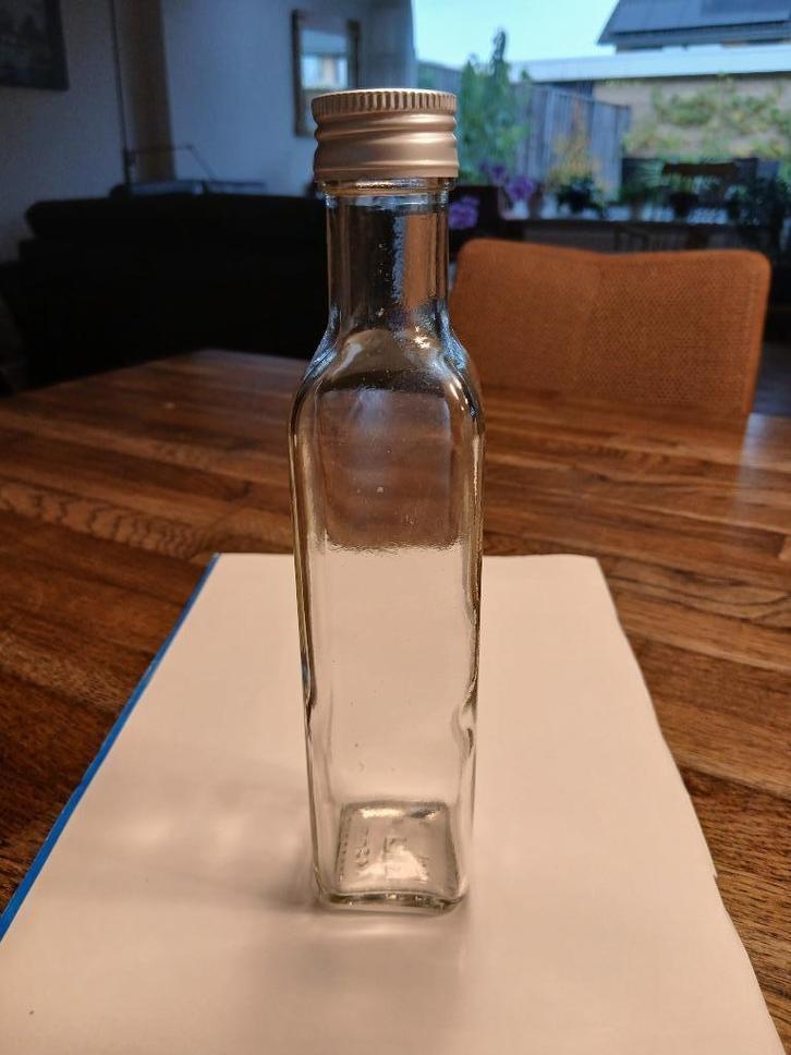 nieuwe glazen olie of azijn flessen 250 ml met dop, Huis en Inrichting, Keuken | Potten en Pannen, Nieuw, Pot, Bus of Blik, Glas