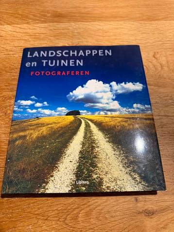 M. Busselle - Landschappen en tuinen fotograferen beschikbaar voor biedingen
