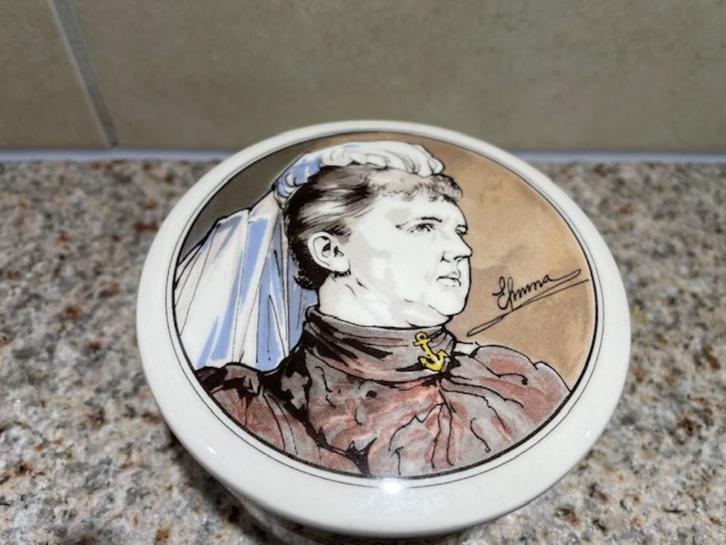 Muziekdoos 100 Oranjevorstinnen., Verzamelen, Koninklijk Huis en Royalty, Zo goed als nieuw, Overige typen, Nederland, Ophalen of Verzenden