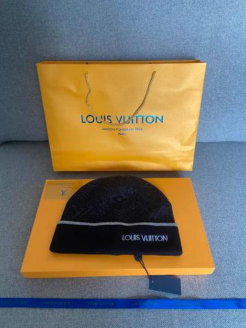 Originele louis vuitton muts met doos en tas beschikbaar voor biedingen