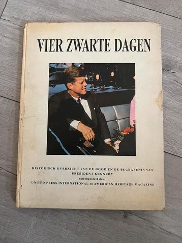 Vier zwarte dagen dood en de begrafenis president Kennedy  beschikbaar voor biedingen