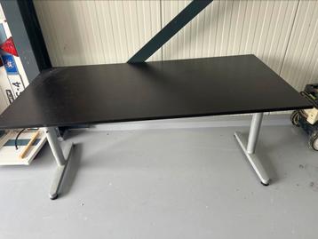Bureau in hoogte verstelbaar
