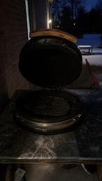 Kamado BBQ met tafel en gietijzeren rooster, Ophalen of Verzenden, Gebruikt